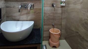 Family Room | Bathroom | Shower, rainfall showerhead, towels, soap