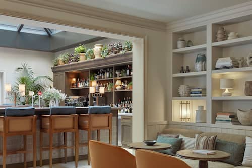 Cocktail bar