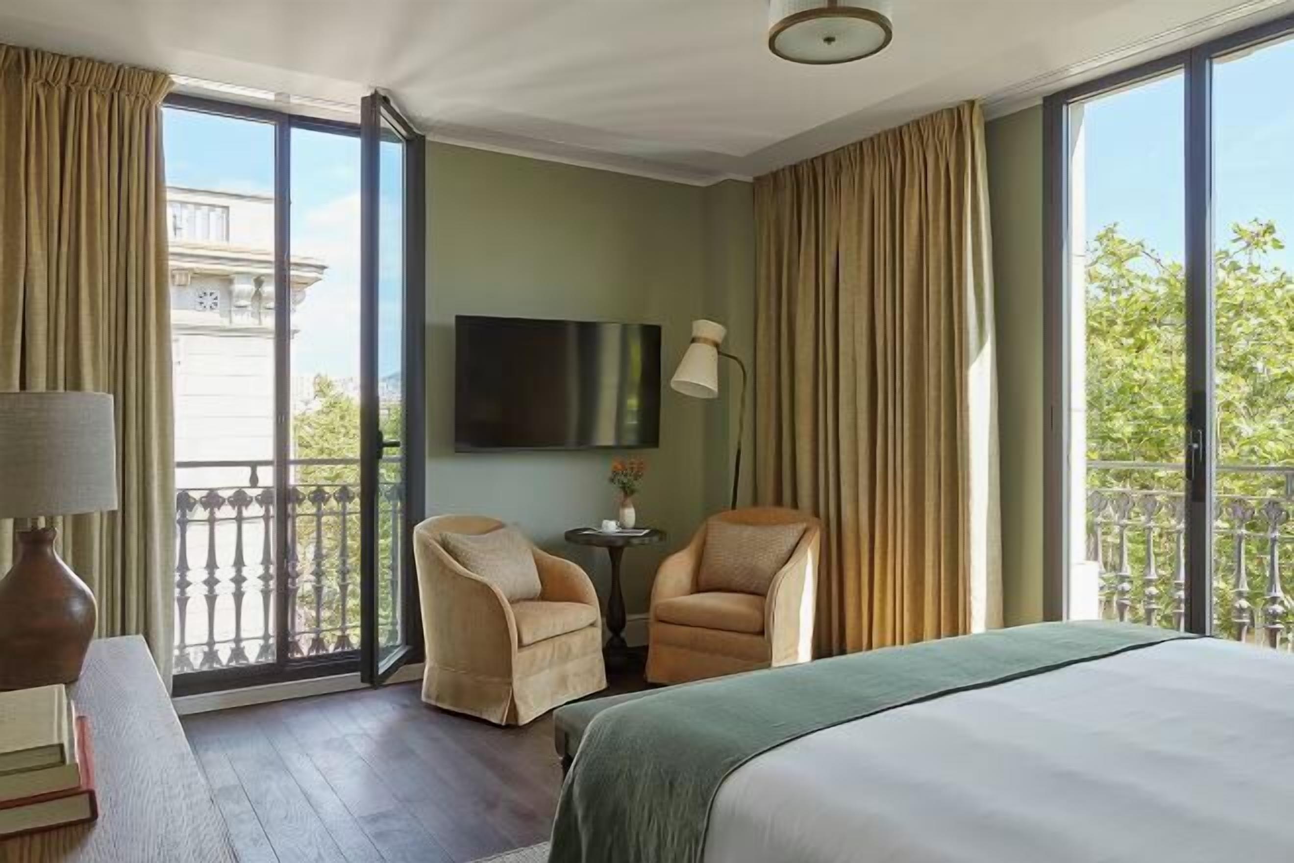 ตู้นิรภัยในห้องพัก, ผ้าม่านกันแสง, Wi-Fi ฟรี, ผ้าปูที่นอน