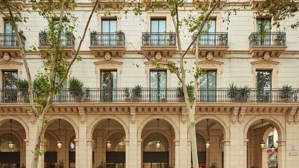 A historic building with multiple balconies, large arched windows, and outdoor seating areas. -  Miiro Borneta (Barcelona)