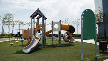 Área de juegos infantiles al aire libre