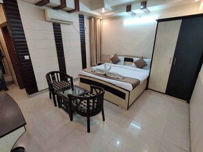 Standard Room | Soundproofing, free WiFi - Hotel Holy Basil (Haridwar)