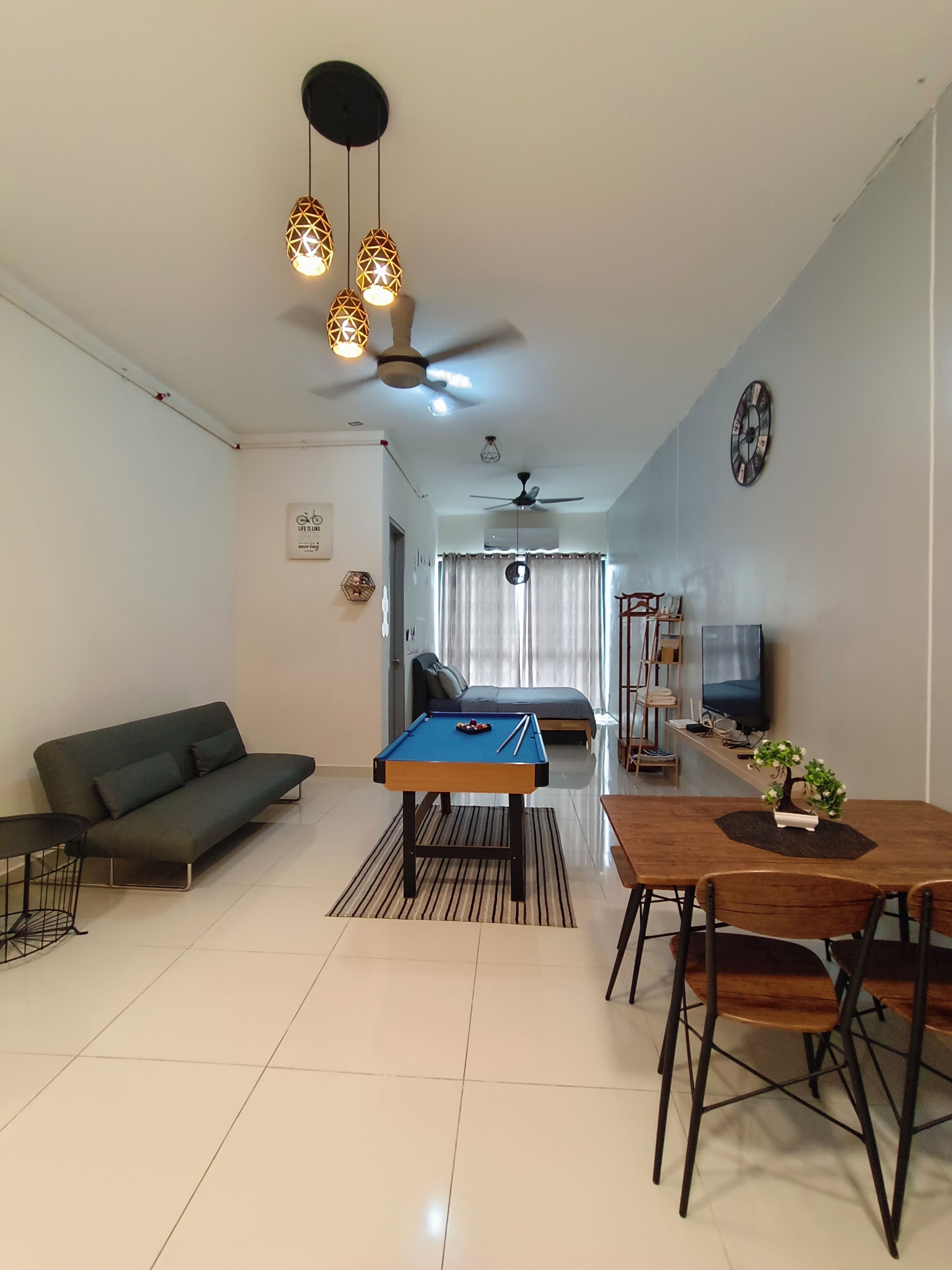 薄型テレビ、Netflix、ストリーミングサービス