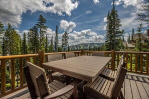 Outdoor dining - Big Sky Mountain Home (Big Sky)