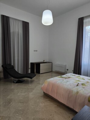 1 chambre, fer et planche à repasser, lit parapluie, Wi-Fi