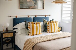 5 bedrooms, desk, iron/ironing board, travel cot