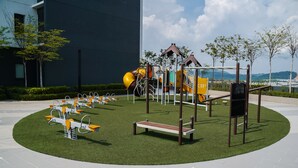 Children's play area - outdoor - KLIA AIRPORT HOMESTAY 8 (Sepang)