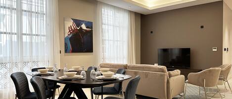 Leilighet – design, 3 soverom | Oppholdsområde | Flatskjerm-TV