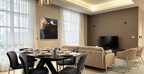 Apartament de disseny, 3 dormitoris | Sala d'estar | Televisor de pantalla plana