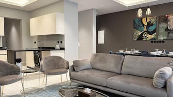 Apartemen Desain, 3 kamar tidur | Area keluarga | TV layar datar