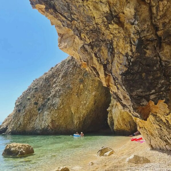 Villa | 4 bedrooms - Lulu in Dobrinj With 4 Bedrooms and 4 Bathrooms (Dobrinj)