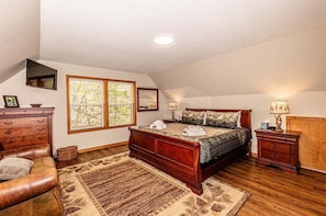3 bedrooms, desk, iron/ironing board, free WiFi