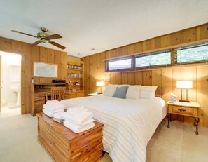 4 bedrooms, desk, iron/ironing board, travel cot