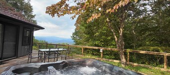 Experience breathtaking mountain views at Smokey Vista Lodge