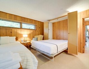 4 slaapkamers, een strijkplank/strijkijzer, reisbedje, gratis wifi