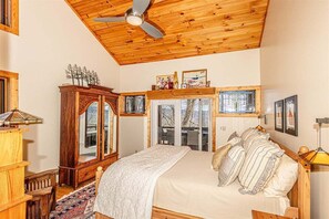 2 bedrooms, free WiFi, bed sheets - Twilight Ridge: Cozy 2-Bedroom Cabin with Lake View in Bryson City, NC. (Bryson City)