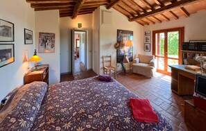 7 bedrooms, travel cot, free WiFi