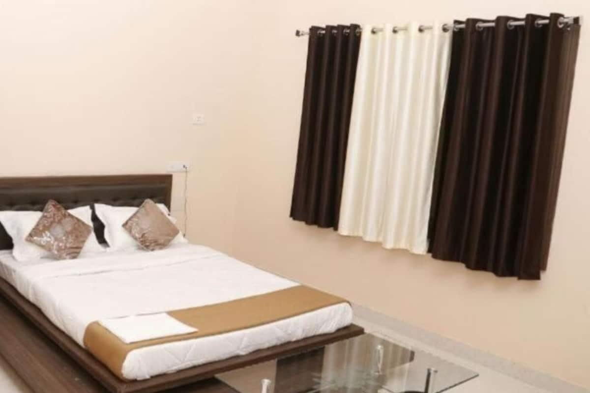 Quarto luxo | Escrivaninha, espaço de trabalho para notebook, Wi-Fi de cortesia