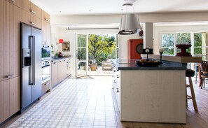 Mikrowelle, Ofen, Herdplatte, Geschirrspüler