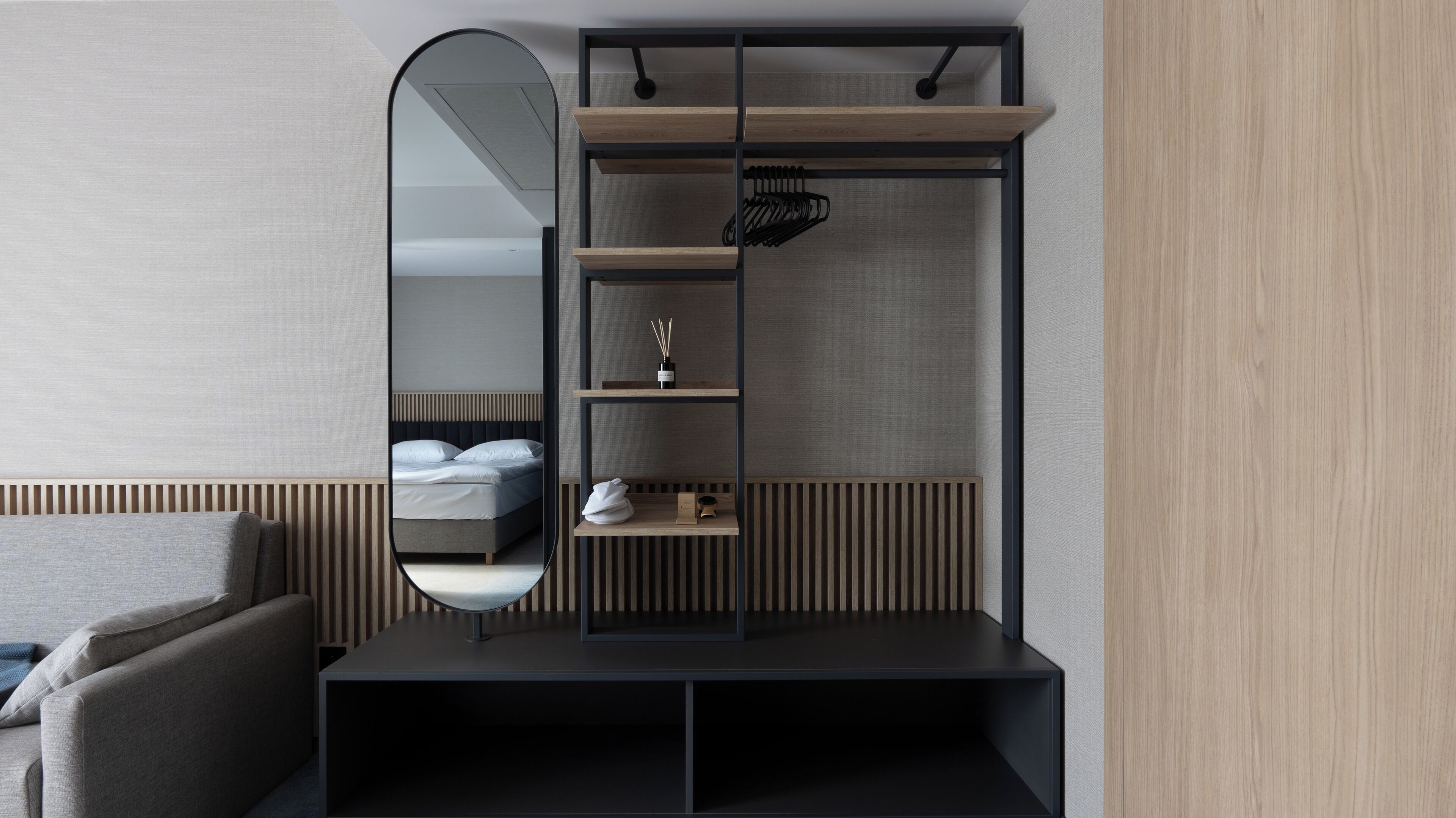 Deluxe Double Room, City View | Wardrobe