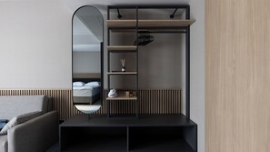 Deluxe Double Room, City View | Wardrobe