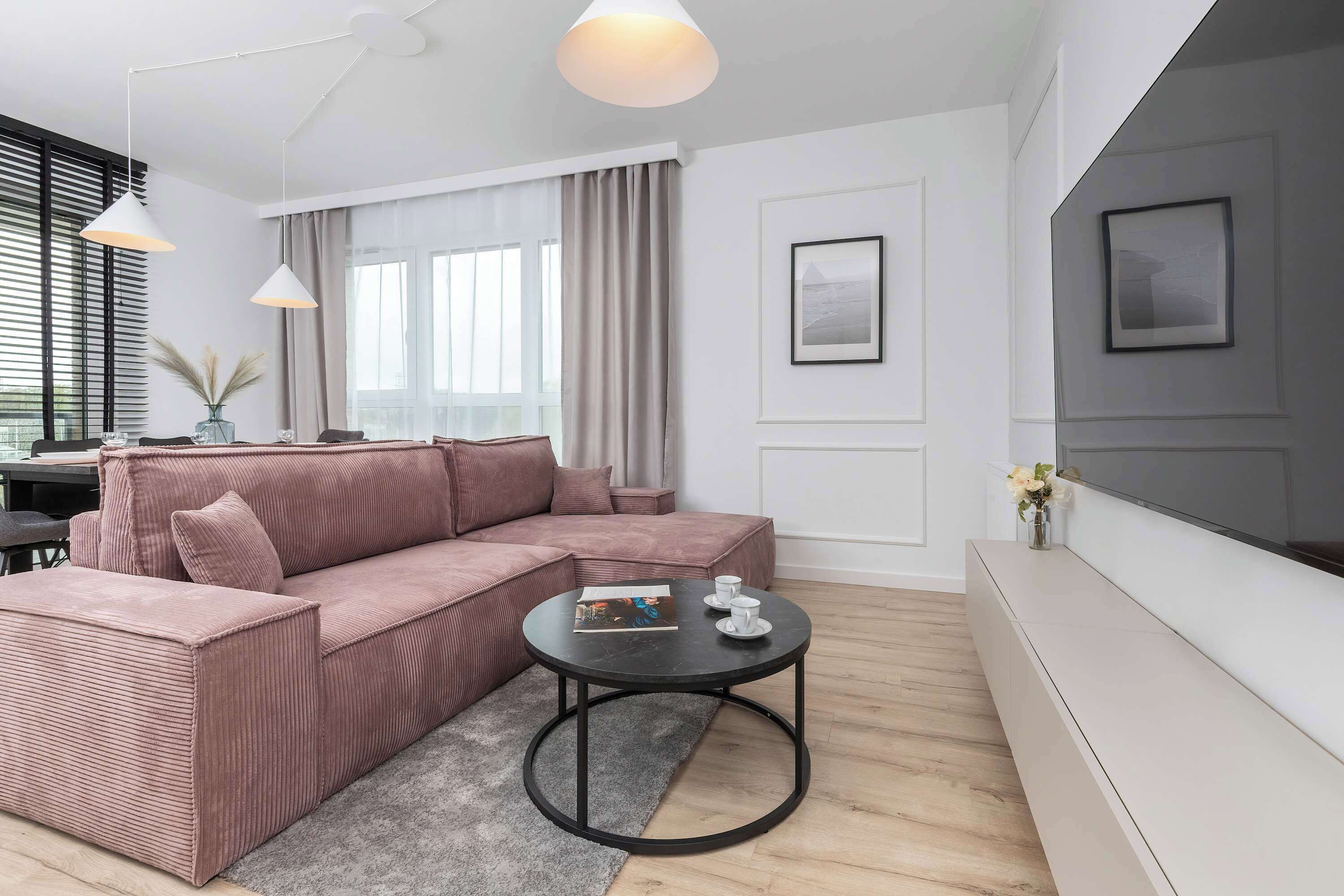 Televisión y oficina 