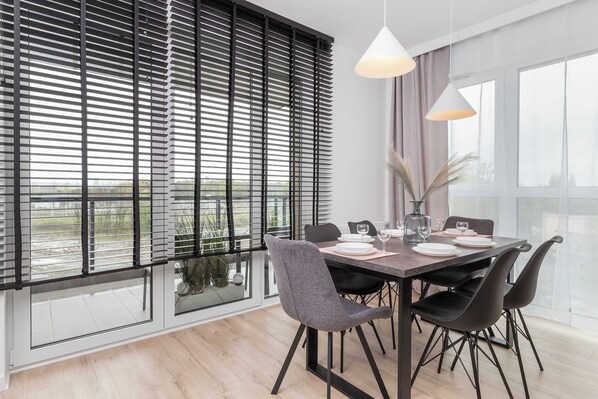 Dining - Starowiejska 62B | Chic Apartment | Gym (Gdansk)