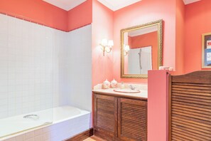 Shower, hair dryer, bidet, towels - Casa Alba by Sun & Sea Homes (Jávea)