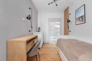 2 bedrooms, desk, iron/ironing board, travel cot - Spacious Apartment | Sauna, Gym and Garage Parking (Gdansk)