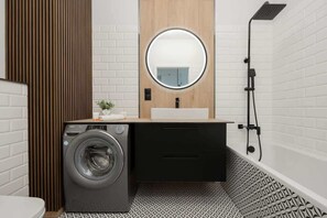 Bruser, hårtørrer, håndklæder, Shampoo