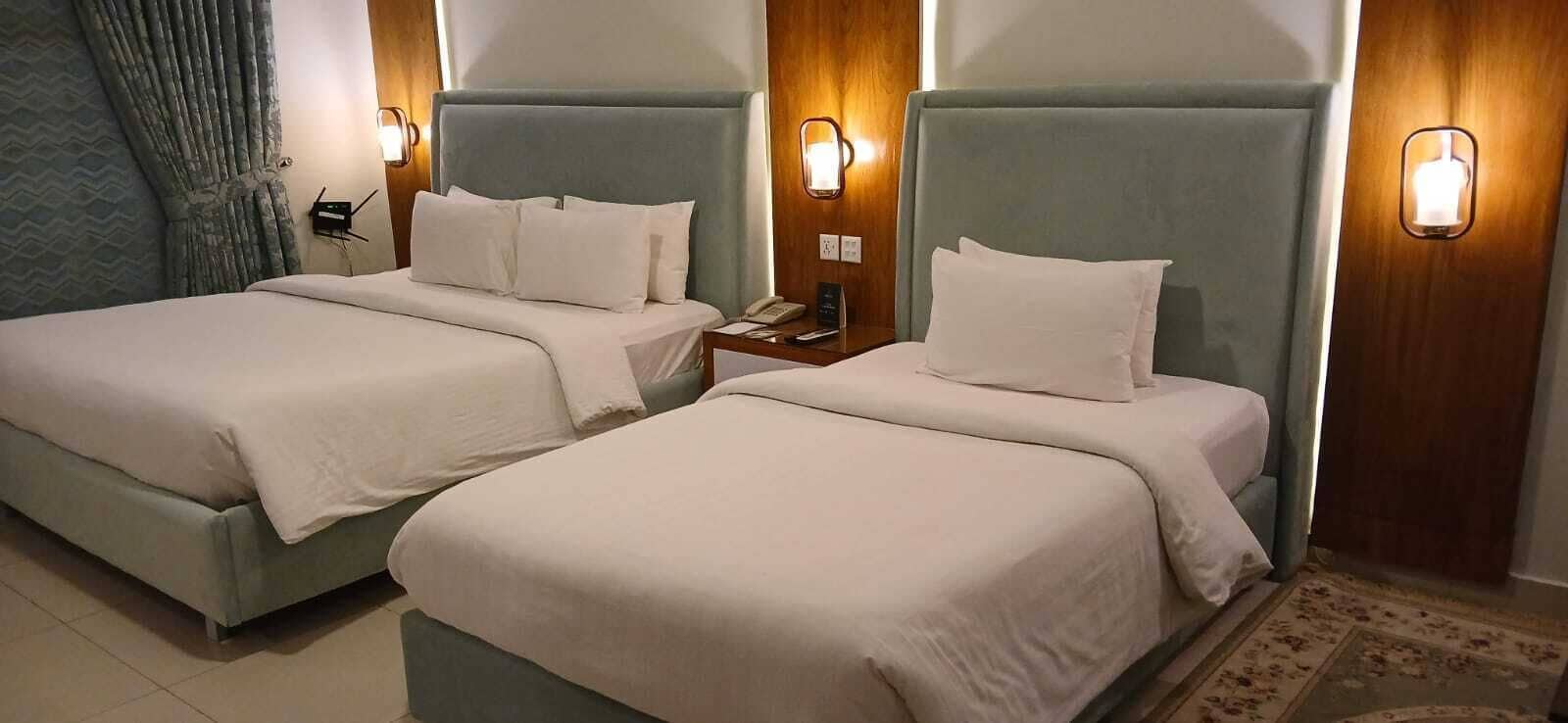 Caja de seguridad en la habitación y cortinas blackout 