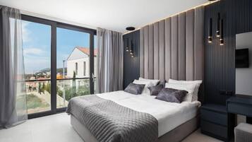 Exclusive Villa, Patio, Sea View | 4 bedrooms, in-room safe, desk, laptop workspace