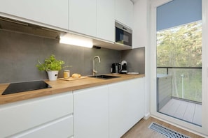 Fridge, microwave, stovetop, dishwasher