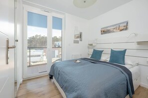 Tabla de planchar con plancha, wifi y ropa de cama 