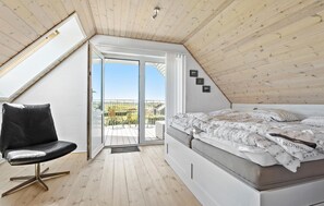3 bedrooms, iron/ironing board, travel cot, free WiFi - Gorgeous home in øster assels with WiFi (Øster Assels)