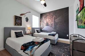 8 Schlafzimmer, Bügeleisen/Bügelbrett, Reisekinderbett, WLAN