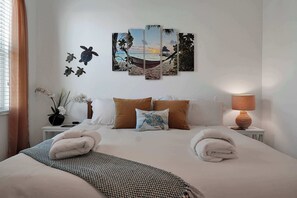 8 bedrooms, iron/ironing board, travel cot, WiFi - 8BR Pool & Arcade – Enchanted Escape Retreat (Kissimmee)