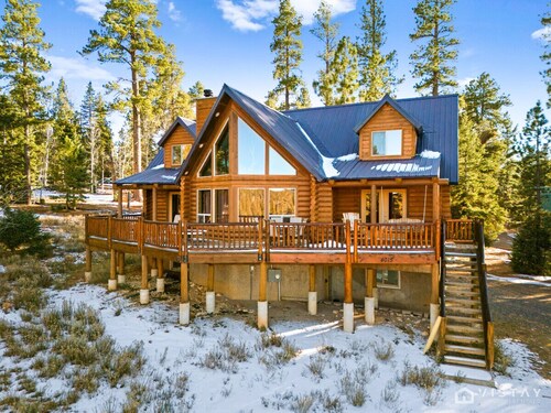 Trophy Room Retreat - Large Lodge Sleeps up to 15