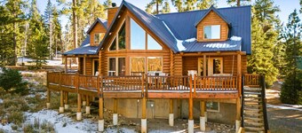 Trophy Room Retreat - Large Lodge Sleeps up to 15