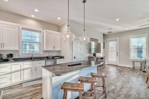 Newly-Renovated Beach Home with Private Pool Quick Beach Access! Slps 16