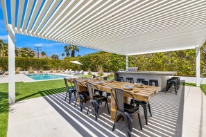 Outdoor dining - Desert Willow-Iconic Butterfly Alexander (Palm Springs)