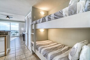 1 dormitori, planxa i posts de planxar, wifi i roba de llit