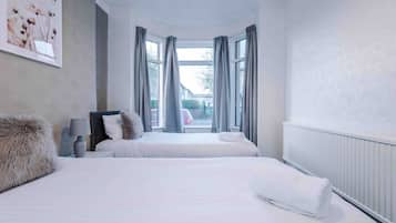 4 bedrooms, iron/ironing board, free WiFi, bed sheets