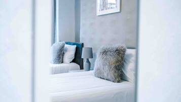 4 bedrooms, iron/ironing board, free WiFi, bed sheets