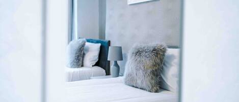 4 عدّة غرف نوم ومكواة/لوح كي وواي فاي مجانًا وملاءات أسرّة