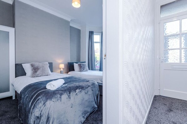 4 kamar tidur, setrika/meja setrika, Wi-Fi gratis, dan seprai linen