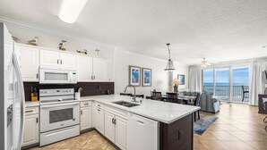 Private kitchen - Big Beachfront Balcony for Parties of 7 with a set of beach chairs included! (Panama City Beach)