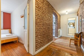 1 chambre, bureau, fer et planche à repasser, Wi-Fi gratuit