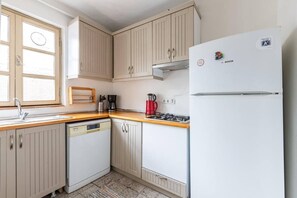 Réfrigérateur, four, plaque de cuisson, lave-vaisselle
