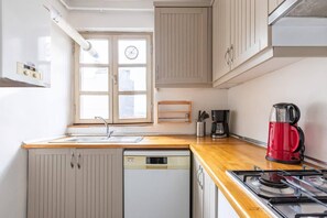 Réfrigérateur, four, plaque de cuisson, lave-vaisselle